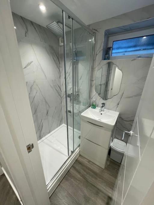 Stylish & Cosy 1 Bed Apartment Свіндон Екстер'єр фото